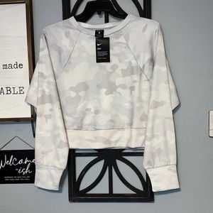 Nike plus size Dri Fit 7/8 sweatshirt - Brand New With Tags